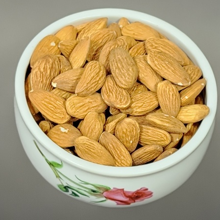 بادام آمریکایی خام