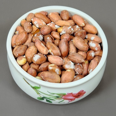 بادام زمینی آستانه